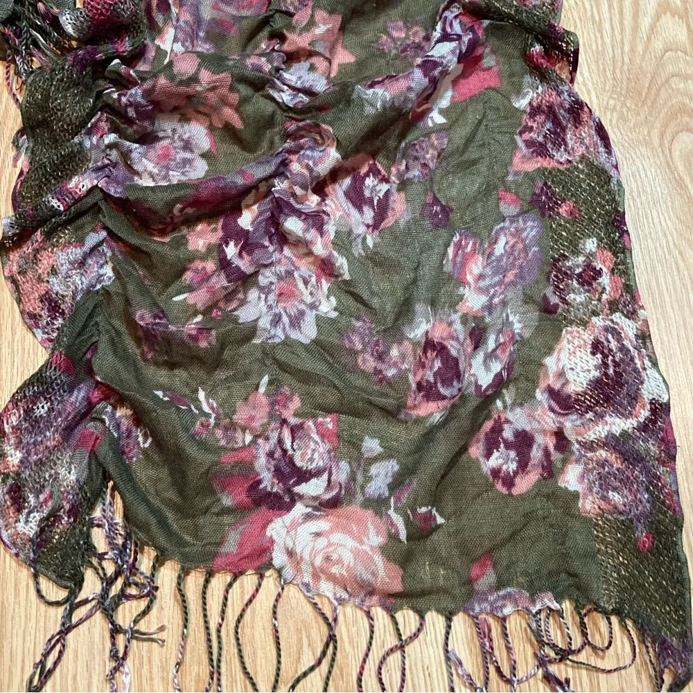 Floral ruffle‎ scarf